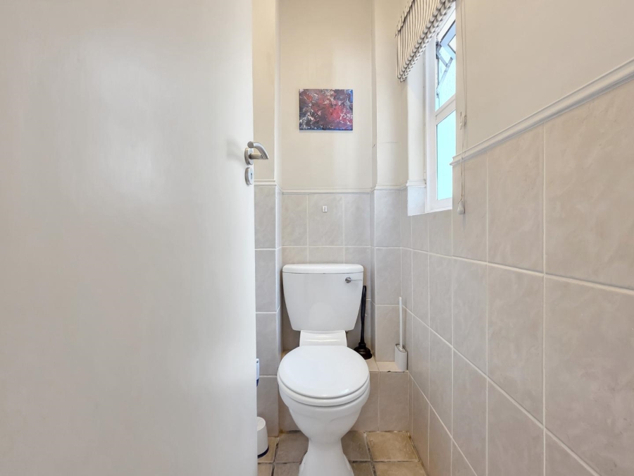 2 Bedroom Property for Sale in Sea Point Western Cape